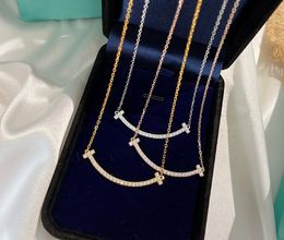 Collar INS Nuevo en collar de cadena de joyería fina de lujo para mujer colgante k Corazón de oro Diseñador Señoras Moda perla Saturno carta de enlace cubano