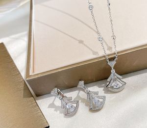 Collar INS Nuevo en collar de cadena de joyería fina de lujo para mujer colgante k Oro Corazón Diseñador Señoras Moda perla Saturno mal de ojo mujer