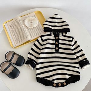 Ins Nouveau Joue d'automne de printemps mignonnes Enfants enfants ￠ manches longues noires blanches ￠ capuche ￠ capuche ￠ capuche en tricot b￩b￩ grimpe 100% coton