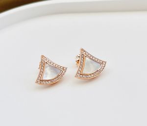 INS Nouveau dans les boucles d'oreilles de bijoux de luxe pour femmes pendentif k Collier coeur en or avec perles gravéesBoucles d'oreilles délicates et petites
