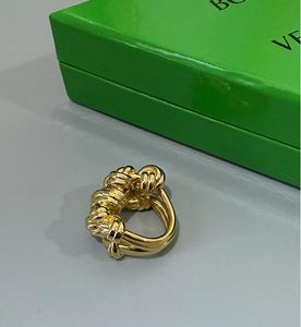 Ins Style Classic Twist Ring Exquise Luxury Designer 18K Gold Compated Rings Trendy Brand All-match dames sieradenliefhebbers cadeau