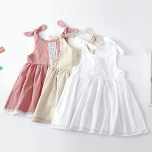 Ins styles fille robe enfants été coton couleur unie jarretelle avec dentelle conception princesse décontracté robes élégantes M4178
