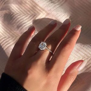 Ins Top Vendre Anneaux De Mariage Bijoux De Luxe En Argent Sterling 925 Forme De Coussin Topaze Blanche CZ Diamant Pierres Précieuses Partie Zircon Éternité Femmes Bague De Fiançailles Cadeau