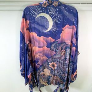 Geïnspireerd Moon Floral Print Long Blouse voor Dames Kimono Mouw Belt Tie Strand Kimon Vintage Zomer Tops Blouses 210412