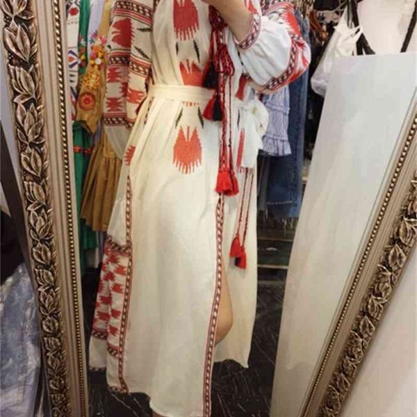 INSPIRADO Ucrania folk mujeres patrón vestido bordado borlas blanco manga larga con cuello en V Vestidos lino otoño maxi vestido 210412