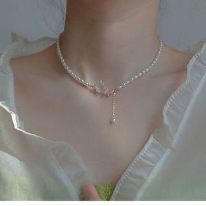 Estilo de Instagram NUEVO Collar de mariposa de perlas con luz de diseño de nicho y sensación de altura de altura Corbola de moda para mujeres intente
