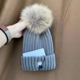 Intégrité tricoté fourrure Pom chapeau créateur de mode casquette de crâne lettres Beanie hommes et femmes unisexe cachemire de haute qualité