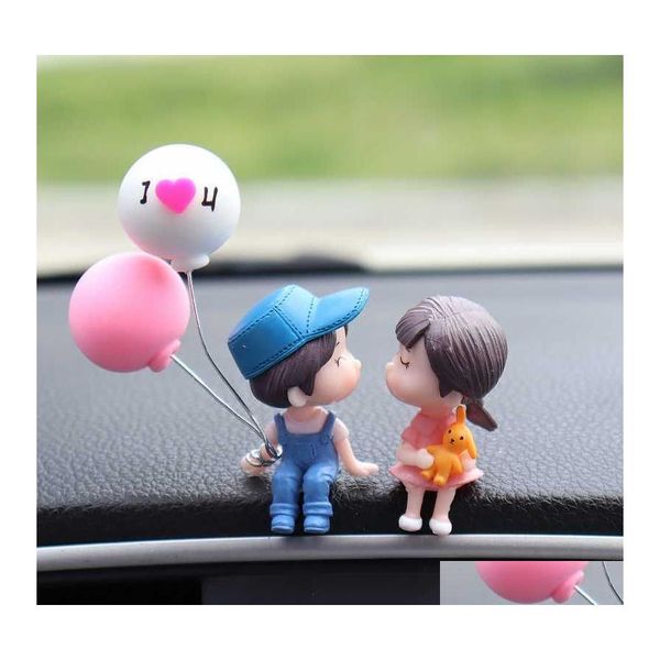 Décorations intérieures Décoration de voiture Couples de dessins animés mignons Figurines Figurines Ballon Ornement Tableau de bord pour filles Cadeaux P230427 Dhvf7