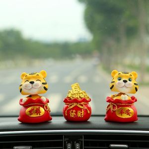 Interieurdecoraties Auto -decoratiejaar van de Tiger Mascot Creative Fortune Money Bag Ornamenten Hars Crafts Good Luck Cake OrnamentInteri