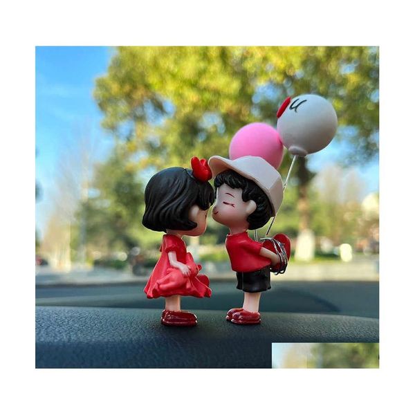 Décorations intérieures Accueil Stockage Dessin animé Voiture Mignon Ballon Couple Action Figure Tableau de bord Décoration pour femmes Véhicules P230427 Drop DHT68