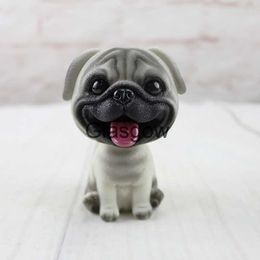 Decoraciones interiores Pug Bobblehead Car Dashboard Toys Cachorro de dibujos animados Figuras de perros Adornos para autos Sacudir la cabeza Juguete Accesorios para autos Interior Auto Decor x0718