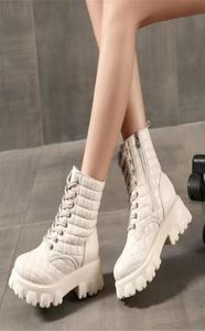 Interlucking Black Ankle Biker Platform Flats Flats Botas Combate Boots Low Heel LaceUp Booties Cadenas de cuero Logo Buckle Women Luxury2719621