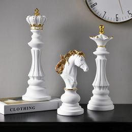 International Chess Resin Ornements décoratifs Home Interior Office Figurines King Queen Knight Statue Collection Objets 240411