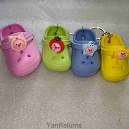 Internet Celebrity Linte Little Beaver Mini Hole Slippers Car Pareja Zapatos de llavero Mochila Pequeña regalo