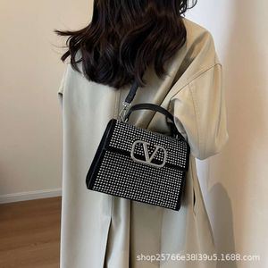 Internet Celebrity Fashion Met diamanten ingelegd Veelzijdige handheld High-end Koreaanse versie Lichte luxe crossbodytas 2024 Design Mode 78% korting Winkel groothandel