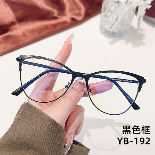 Célébrité Internet Nouveau cadre de lunettes en métal à la mode pour hommes Ultra Light and Fashionable Womens Anti Blue Flat Mirror