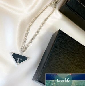 Collier en métal Triangle inversé, personnalité, design de mode, ornement Cool et doux, article incontournable pour fille