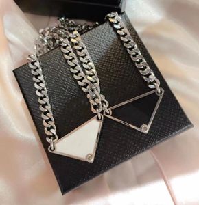 Colliers pendentif triangle inversé pour chaîne en or blanc noir argent pour hommes femmes couple bijoux de créateurs cadeaux ras de cou Stales7435194