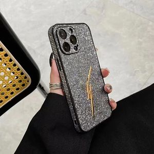 iPhone 12 11 Pro Max Designer Phone Case pour Apple 15 14 13 Plus Luxe Bling Diamant Clouté Pare-chocs Glitter Mobile Back Cover Sparkling Fundas Gold Hardwares Argent