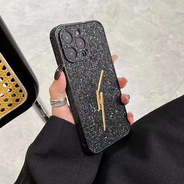 iPhone 15 14 Pro Max Designer Phone Case pour Apple 13 12 11 Plus Luxe Bling Diamant Clouté Pare-chocs Glitter Mobile Back Cover Sparkling Fundas Gold Hardwares Noir