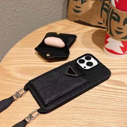 iPhone 15 Pro Max Designer Crossbody Case para Apple 14 13 12 Luxury PU Leather Strap Stap Sporter Pocket de bolsillo para auriculares universales Fundas CEP Black Cep