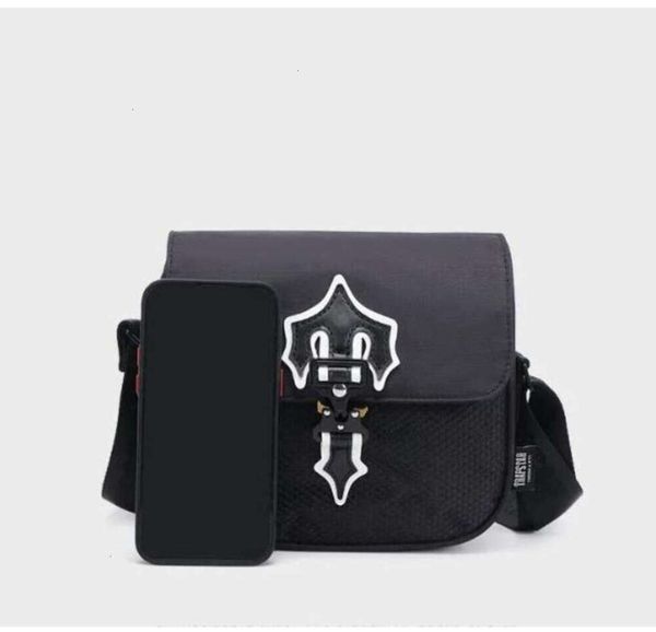 Irongate T Crossbody Bags UK London Handbag Hands Imperproof Trapstar Luxury Designer Sport Messenger College toute sorte de mode