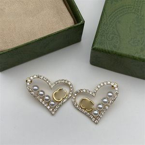 Charme d'amour de coeur irrégulier avec diamants pleins chaîne de perles ornement boucles d'oreilles femmes lettre géométrie creux oreille goujon