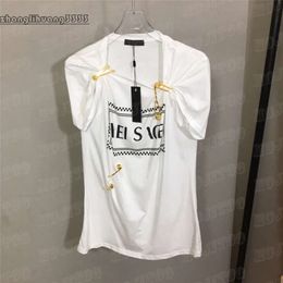 Camisetas de impresión de letras irregulares Tees Mujeres Diseño Pins de metal Tops Camiseta de manga corto