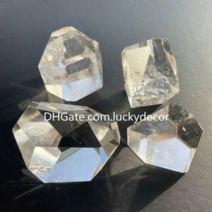 Cristal clair naturel irrégulier Pierre taillée Pépite Artisanat Sculpté à la main Poli Facette Quartz Prisme Ornement Guérison Pierre précieuse Spécimen minéral 500g Vente en gros