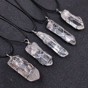 Colliers pendentifs faits à la main en pierre de cristal blanc naturel irrégulier avec chaîne de corde pour femmes hommes amoureux énergie bijoux