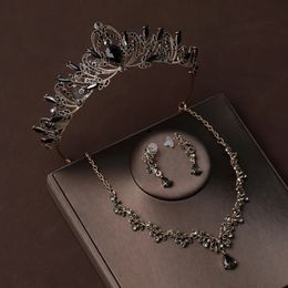 Itacazzo Bridal Headswear Crown Collier Boucles d'oreilles Ensemble de quatre carréaux de défilé de mode pour femmes.
