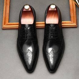 Marca italiana Brogue zapatos tallados hombres zapatos de negocios formales hombres Oxford elegante vestido de cuero genuino zapatos de boda para hombres G12