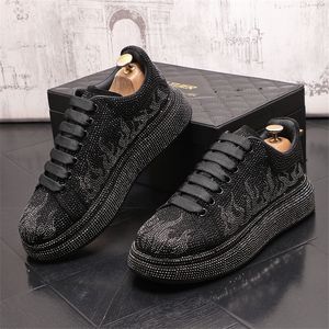 Italiaans goud glanzende strass Designer schoenen Men Hoge kwaliteit Hip Hop Mens Shoe Casual Luxury beroemde lederen tops zakelijke kleding schoenen