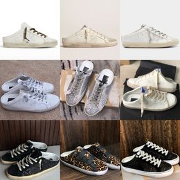 Sneakers doradas de marca italiana Women Sabot Slippers Diseñador de zapatos casuales Sequin Classic White Do-Old Dirty Superstar Sandalias de cuero de zapatillas