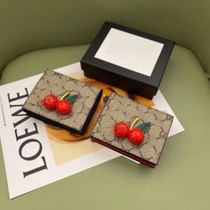 Marca italiana Mujeres Carteras con letras Diseñador de lujo Cherry Flip Plegable Bolsos de embrague portátiles Moda para mujer Monederos Bolsillo Famoso Titulares de tarjetas para mujer Monedero