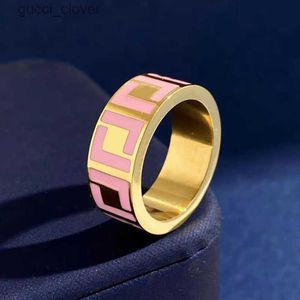 Italiaanse ontwerper F Ring Luxe goud Roestvrij staal Monogram Ring Zwart Wit Pink Dames Wedding Sieraden Women's Party Geschenk formaat 6 7 8 9