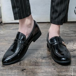 Designer italien Fashion Male Flat Shoes bouton en métal Mocassins Slip-on Hairstylist Casual Mens Black Footwear grande taille: US6.5-US10
