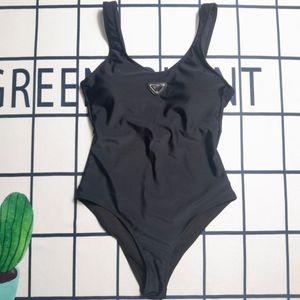 Créateur italien Summer de haute qualité Couleur solide en une seule pièce de maillot de bain imprimement imprime