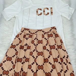 Lettre de créateur italienne imprimée chaîne de perles ensemble à manches courtes T-shirt de luxe + jupe plissée ensemble robe grande taille pour femmes S-2XL