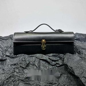 Sacs de saveur italienne Long Sac à main mince avec un design unique Sac pour femmes en cuir authentique et petit sac carré 231015