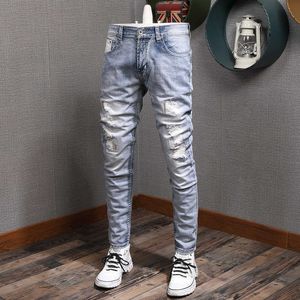 Italiaanse stijl mode mannen jeans elastische lichtblauw vernietigde gescheurde denim punk broek streetwear designer slanke hiphop broek