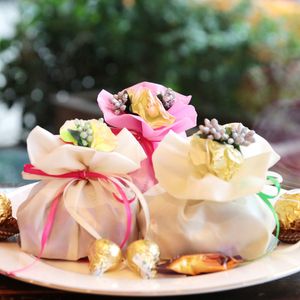 Italiaanse stijl bruiloft cadeau wrap voorstander van candy tassen garenzak met bloemboeketten voor feestgunsten tafel decoratie benodigdheden 50 sets