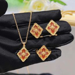 Italie Buqlt Brand Luxury Clover Designer Boucles d'oreilles Colliers Anneaux pour femmes 18 km Retro Retro Vintage Palace Style Mother of Pearl Ring Jewelry Set