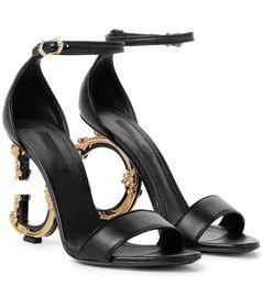 Italie Design Femmes Keira Sandales Chaussures Doux Plume Embellissement Talons Hauts Poli Noir En Cuir Verni Veau Fête De Mariage Lady Sandalias EU35-43