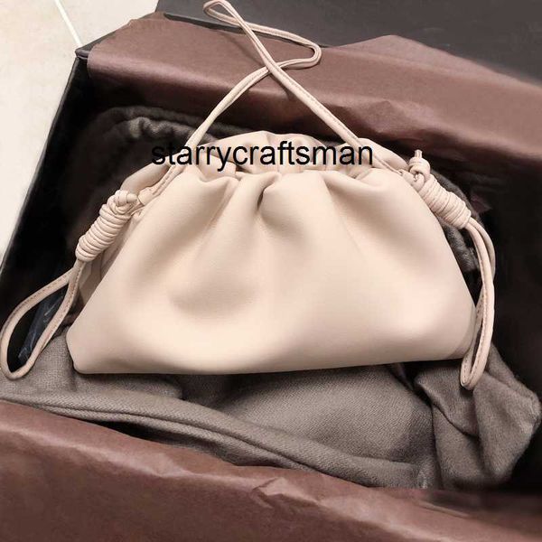 Italie Pochette Hangbag Botteg Venet L 2023 Nouveau sac en cuir véritable femme même style nuage sac simple épaule bandoulière Dumpling sac plié petit sac