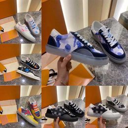 Italië's topkwaliteit lederen herenschoenen en damesschoenen platte zacht lederen reliëf Lace handgemaakte multolor plaid mode home walking coach sneakers