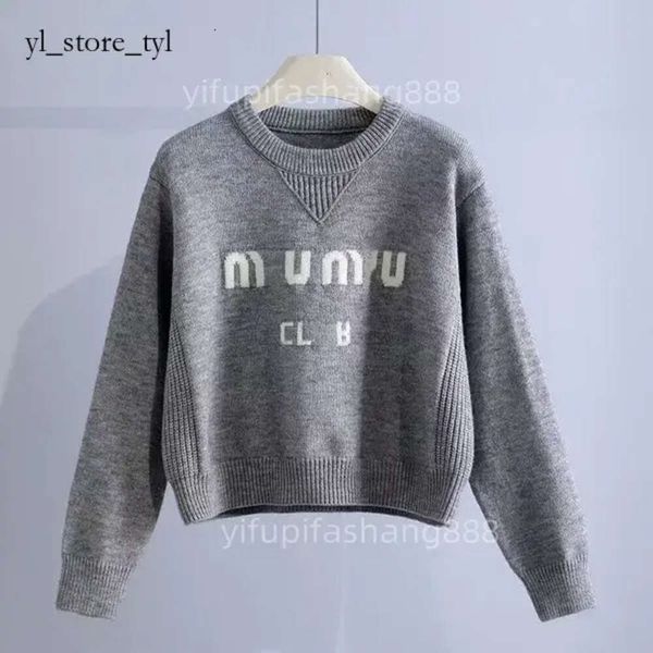 Italie Tide Miui Miui Top Luxe Pulls pour femmes Designer Design classique Vêtements Sweat à capuche Pull en tricot Garder au chaud Cardigan à manches longues Cachemire Mm Noir Blanc 1047