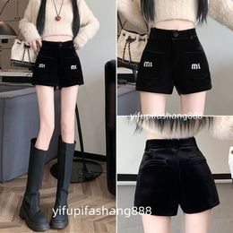 Italië top miui miui luxe damesshorts yoga tennis corduroy broek damesontwerper lente herfst flanellen broek shorts sportshorts geplooide rok fluwelen kilt chan