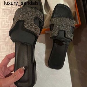 Italië Vrouwen Sandalen platte slippers Echt lederen luxe Italië Piars Echt lederen klassieke vrouw Cartoon Big Head Bath Large 35-42QQ QQ