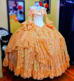 Ivoire et orange médiéval robes de bal de bal pour femmes 2024 robe de ballon à manches longues vintage victorienne spéciale robe bateau cou